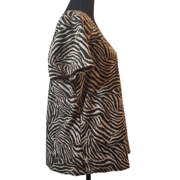 Jaclyn Smith Animal Print Blouse. - Picture 2 of 8